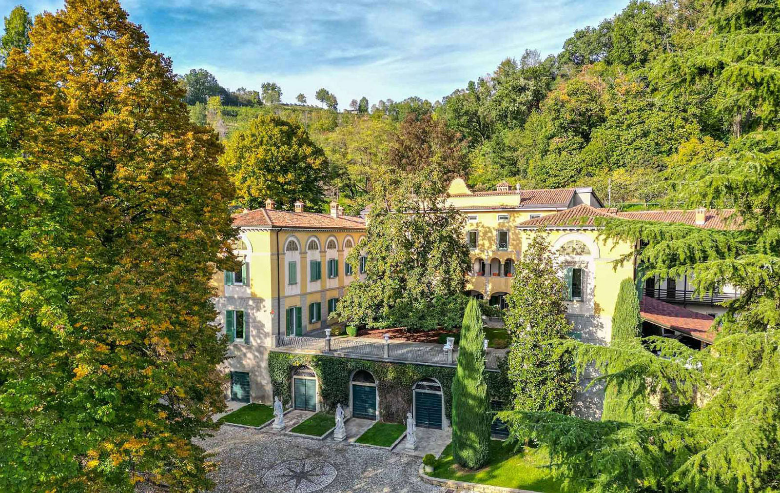 Vista panoramica della proprietà Kaiser Farmhouse immersa nel verde